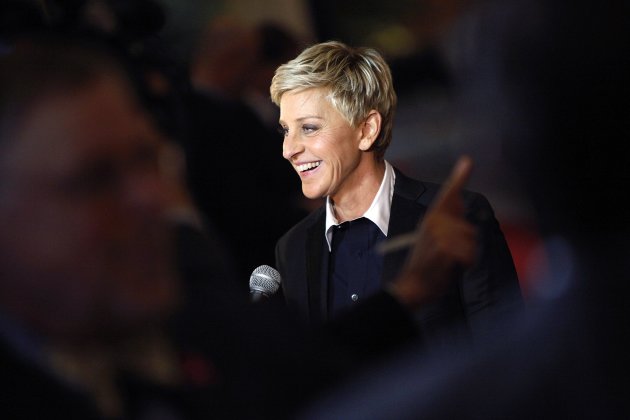 Ellen DeGeneres smiles as she talks to a reporter while arriving for the Mark Twain Prize ceremony in Washington, in this file photo from October 22, 2012. DeGeneres has been chosen to host the annual Oscars telecast in March, the Academy of Motion Picture Arts and Sciences said August 2, 2013. REUTERS/Jonathan Ernst/Files (UNITED STATES - Tags: ENTERTAINMENT)