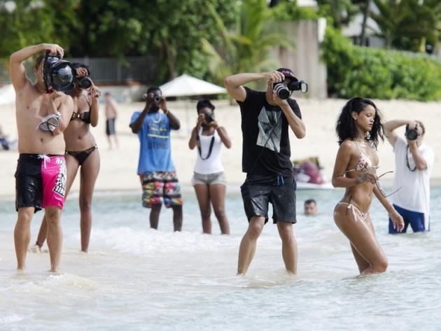 Rihanna en Bikini - Imágenes Rihanna-a-La-Barbade