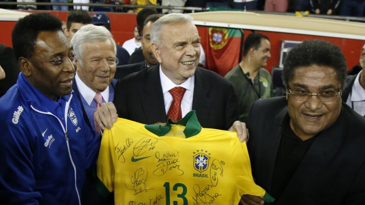 From left, Pele, New England Revolution owner Robert Kraft, Brazil Football Federation President Jose Maria Marin, and Eusebio pose with a Brazil soccer jersey prior to an international friendly soccer match between Portugal and Brazil, Tuesday, Sept. 10, 2013, in Foxborough, Mass