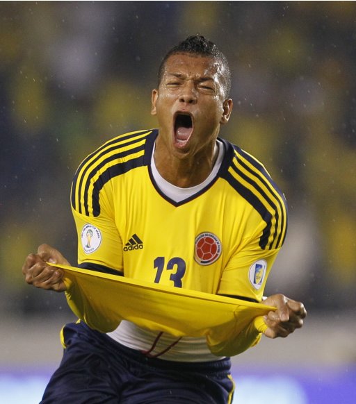 El jugador de Colombia, Freddy Guarín, festeja un gol contra Venezuela por las eliminatorias mundialistas el viernes, 11 de noviembre de 2011, en Barranquilla, Colombia. (AP Photo/Ricardo Mazalan)