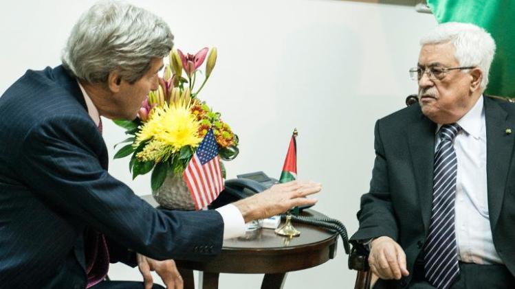 US Secretary of State John Kerry (left) meets with Palestinian president Mahmud Abbas in the West Bank city of Ramallah, on January 4, 2014
