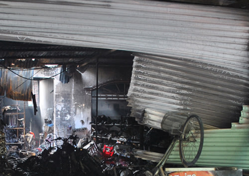 4 người trong gia đình chết cháy lúc nửa đêm Chay-nha-5-7122-1383447014-20131103-030622-451
