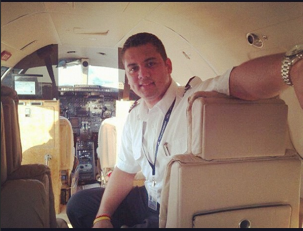 El copiloto Alessandro Torres quien acababa de cumplir 21 años de edad y era original de Veracruz; se había graduado apenas de piloto en Promoción del 2012. FAA Commercial Pilot – Instrument Rated. Ai