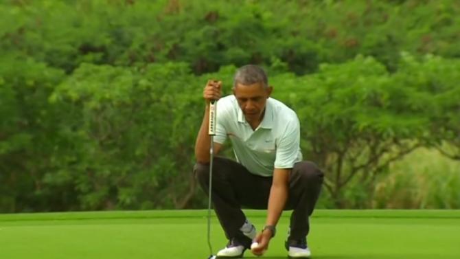Obama enjoys a round of golf on Christmas Eve