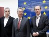 Austrian President Fischer stands next to Voggenhuber and Karas in Vienna