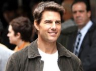 Tom Cruise Smears His Face In Poo