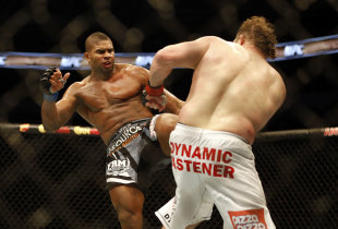 Alistair Overeem delivers a kick to Roy Nelson's body during their fight on Saturday. (USAT)