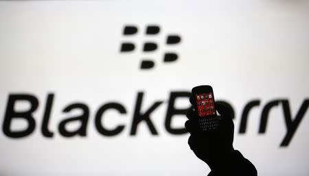 BlackBerry updates software, offers access to Android apps