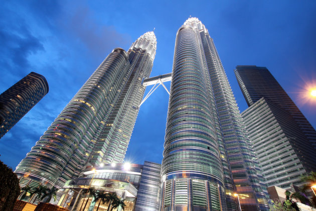 Les 10 bâtiments les plus remarquables du monde Les-10-b-timents-les-plus-remarquables-du-monde---5---Les-tours-Petronas-jpg_120215