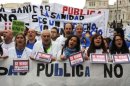 Miles de trabajadores del sector sanitario defienden la sanidad pública este domingo en Madrid