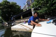 THAI MINISTER HIT BY NO CONFIDENCE MOTION OVER FLOODS - Yahoo!