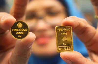 Analis: Aura Positif Global Siap Lambungkan Emas 20121120151842-emas
