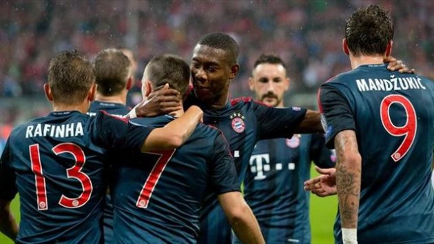 Los jugadores del Bayern celebran el gol de Franck Ribéry