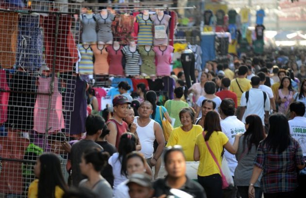 People can be seen shopping at Divisoria Market in Manila on October 29, 2012. The Philippines economy will likely grow more than government forecasts this year and pick up over the next two years, Economic Planning Secretary Arsenio Balisacan said Tuesday