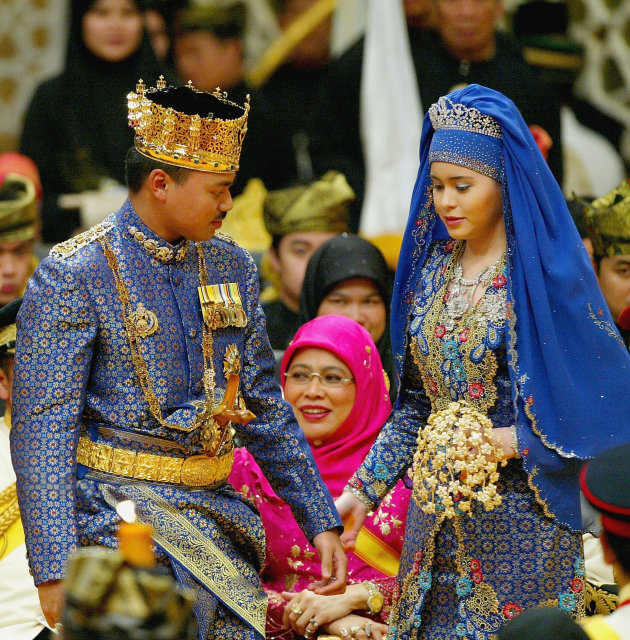 Pangeran Brunei Al Muhtadee Billah Bolkiah dan istrinya, Sarah Salleh.