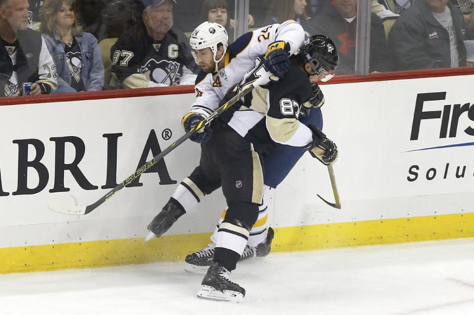 Fleury, Kunitz lead Penguins to 5-0 rout of Sabres