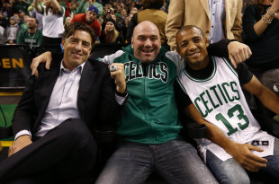 Boston Celtics CEO Wyc Grousbeck poses with UFC president Dana White and Jose Aldo at a game against the Bulls. (USAT)