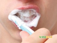 使用含氟牙膏　可預防口乾症上身