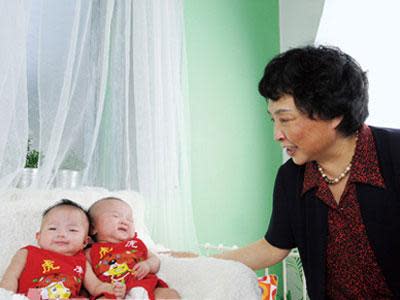 Usia 60 Tahun Lahirkan Kembar, Wanita Ini Jadi Ibu Tertua di China