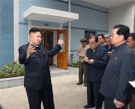 MAXIMUM TROLLING NEWS: Jornal oficial chinês 'cai' em piada sobre charme de líder norte-corean [+homem mais sexy de 2012][+Brad Pitt treme] 2012-09-29T223410Z_1_CBRE88S1QP000_RTROPTP_2_KOREA-NORTH