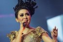 Berbalut Pakaian Seberat 30 KG, Syahrini Bakal Pamer Lagu Baru di SCTV Music Awards 2013