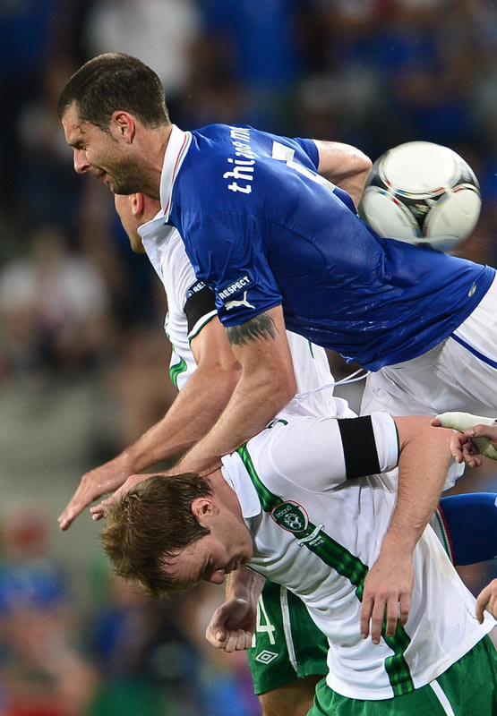Irish Forward Kevin Doyle (L) Vies AFP/Getty Images