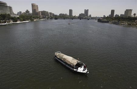 Egyptians youth dances and enjoy a Nile River cruise in Cairo June 6, 2013. REUTERS/Amr Abdallah Dalsh
