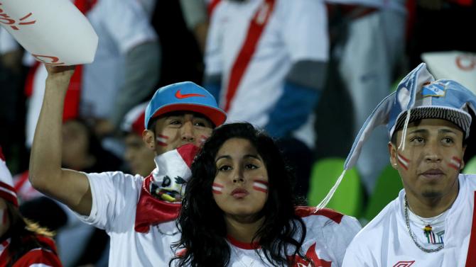 Peru&#39;s fans wait for the beginning of a Copa America Group A soccer match between Peru and Venezuela at the Elias Figueroa stadium in Valparaiso, Chile, Thursday, June 18, 2015. (AP Photo/Luis Hidalgo)