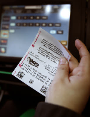 Usa, vince 23 mln ma non se ne accorge: biglietto lotteria era in auto