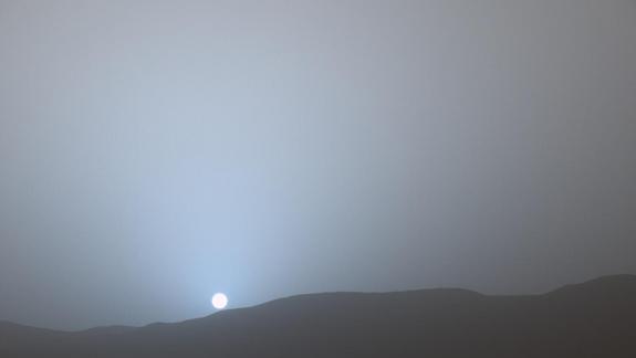 Curiosity Rover Sees Stunning Blue-Tinted Sunset on Mars (Video)