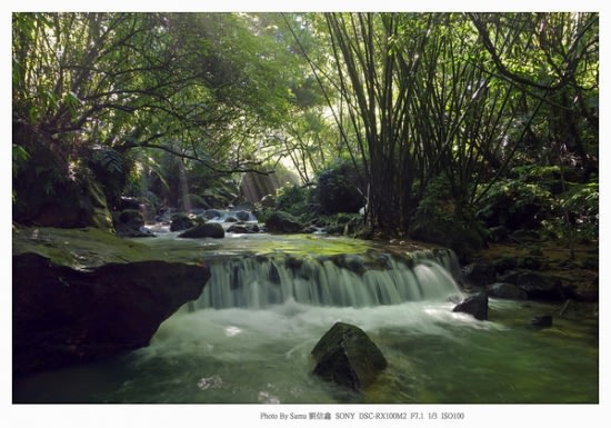 （RX100II 1／10秒、F11、ISO100，自動白平衡，風格設定Land風景，動態範圍最佳化自動Lv3。）