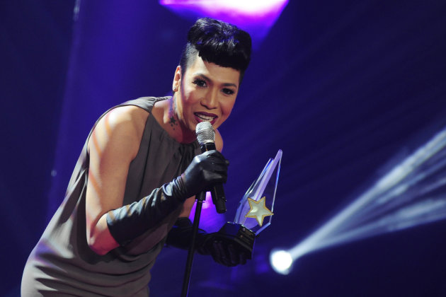 Vice Ganda receives the award for "Best Male Celebrity/Showbiz Oriented Talk Show Host" during the 26th Star Awards for TV held at the Henry Lee Irwin Theater in Ateneo De Manila University on 18 November 2012. (Angela Galia/NPPA images)