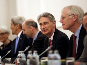 British Foreign Secretary Philip Hammond (C ) attends&nbsp;&hellip;