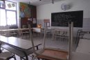 Vista de un aula de clase vacía en un colegio de La Plata (Agentina). EFE/Archivo