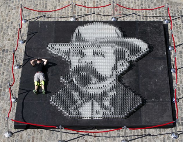 Artist Herb Williams, of Nashville, Tenn., poses with his Guinness World Record-breaking mosaic, a portrait of