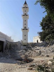 Libyan Salafis Muslims destroy the Sha'ab Sufi mosque in central Tripoli August 25, 2012. REUTERS/Ismail Zitouny