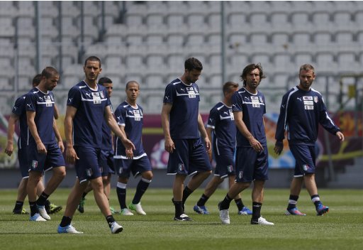 Italy's soccer players attend a training session for the Euro 2012 at Cracovia Stadium in Krakow