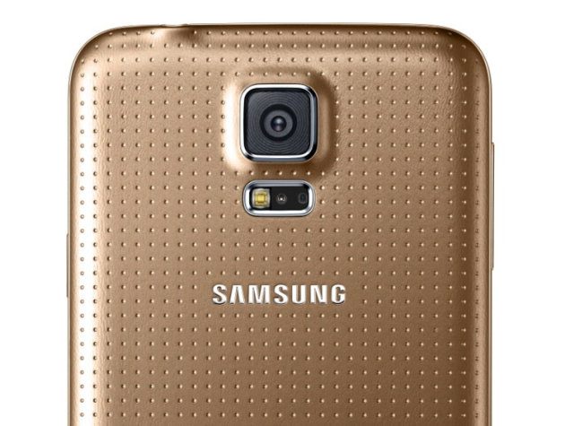 galaxy s5 camera 750x566 [MWC 2014] Samsung Galaxy S5, Tahan Air dengan Sensor Sidik Jari smartphone news mobile gadget 