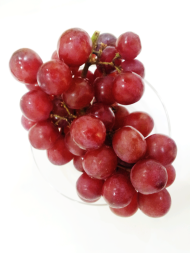 為葡萄科植物葡萄的果實。性平，味甘，具解表透疹、利尿、安胎的功效。