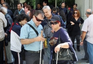 Βαριά ανάπηροι παρατημένοι σε φορεία λόγω της επανεξέτασης των δικαιούχων τυφλών