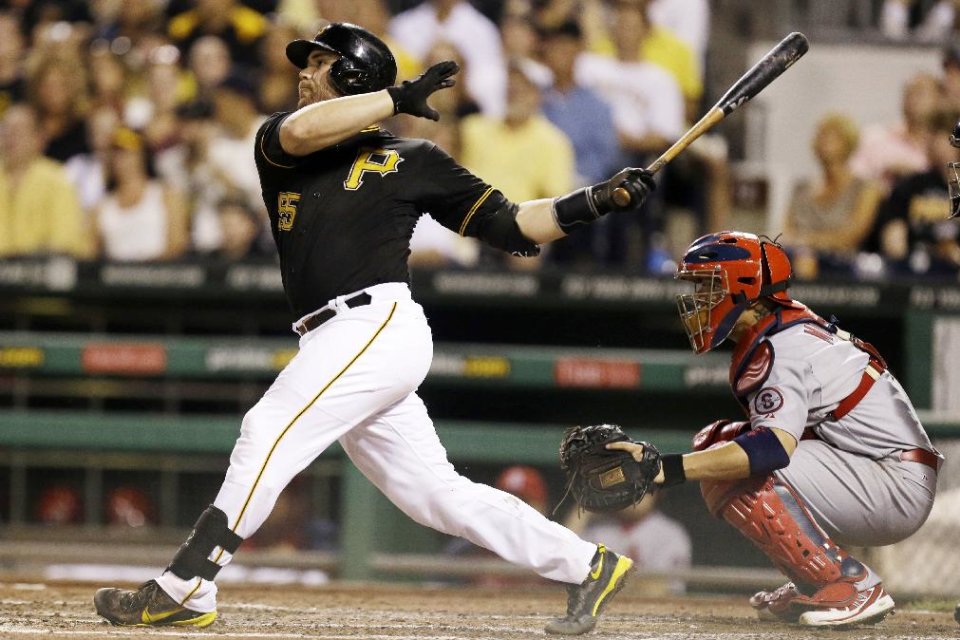 Pirates beat Cardinals 7-1 to take NL Central lead