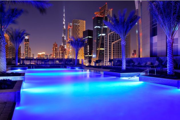 اطول فندق فى العالم فندق يوجد فى دبى  JWMM-Pool-NightView-jpg_052433