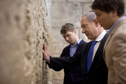 Israeli Prime Minister Benjamin Netanyahu prays with his sons Yair (behind) and Avner in Jerusalem's Old City on January 22, 2013