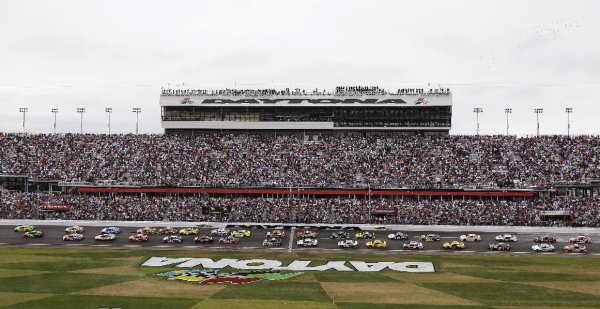 Drivers take the green flag at the start of the Daytona 500 NASCAR ...