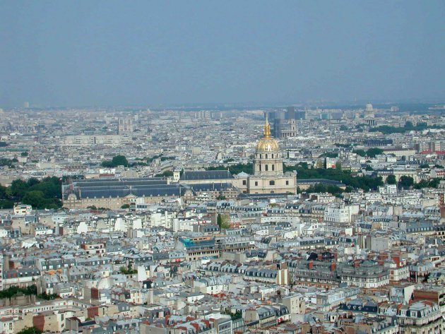 Menikmati Paris dari Menara …
