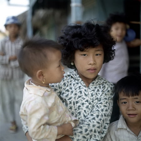 Trẻ em nghèo miền Nam Việt Nam.