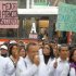 Médicos peruanos marchan por un aumento de los sueldos y anuncian huelga …