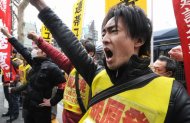 Lavoratori Fukushima protestano per condizioni lavoro pericolose