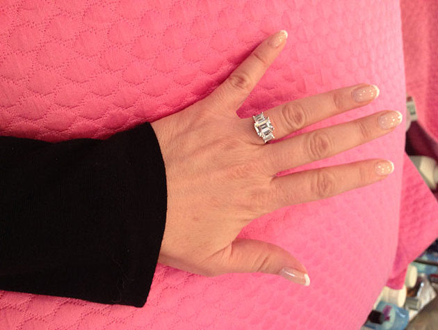 Nice-manicure.-Oh-and-also-that-other-thing.-Photo-via-@JeanieBuss.jpg