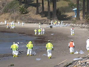 Winds Hampering Oil Spill Cleanup